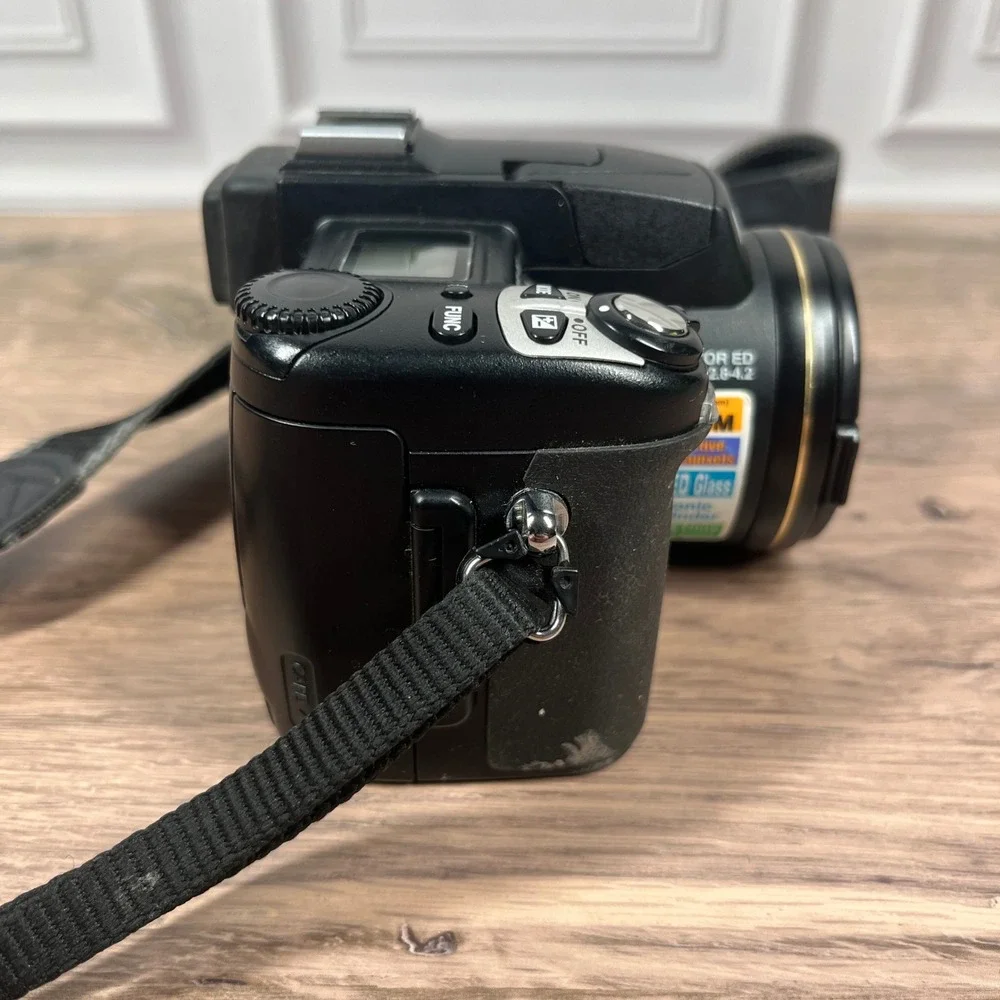 Nikon Coolpix 5700 Digital Camera Black 5.0MP 8x Zoom Bundle No Battery
